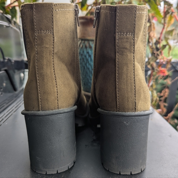 Chelsea Boots - Picture 5 of 8